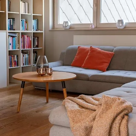 Semesterbostad Fantastic, Spacious Holiday By The Water In *