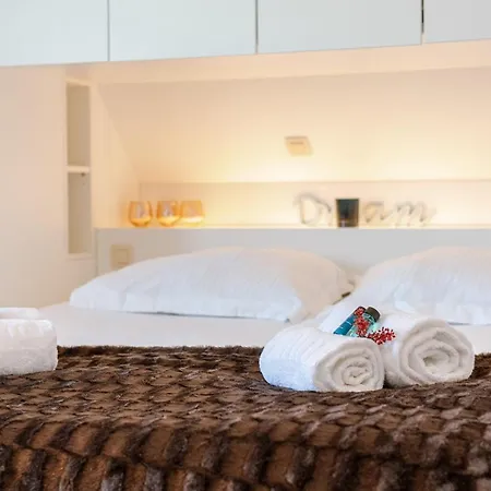 בית נופש Fantastic, Spacious Holiday By The Water In
