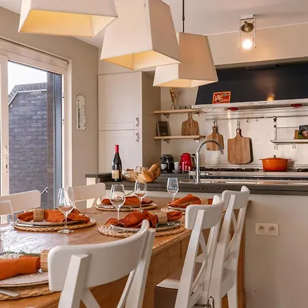 Semesterbostad Fantastic, Spacious Holiday By The Water In Nieuwpoort