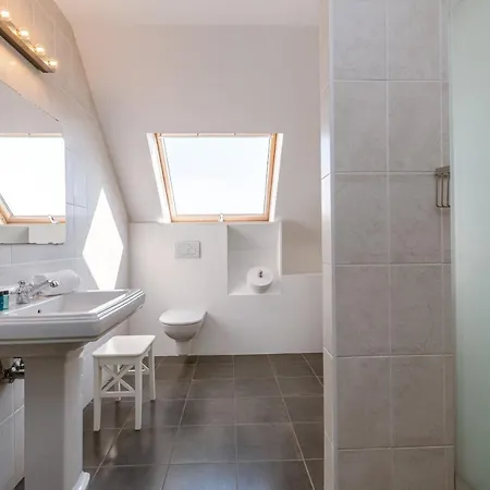 Fantastic, Spacious Holiday By The Water In * Nieuwpoort