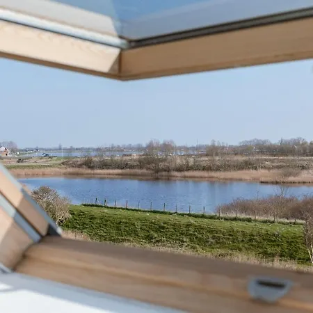 Fantastic, Spacious Holiday By The Water In Nieuwpoort