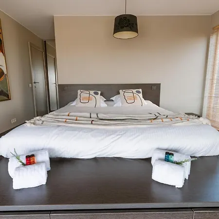 Fantastic, Spacious Holiday By The Water In