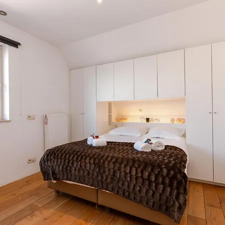 Semesterbostad Fantastic, Spacious Holiday By The Water In *