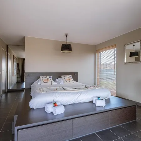 Fantastic, Spacious Holiday By The Water In Semesterbostad *