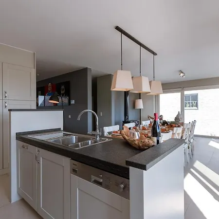 Semesterbostad Fantastic, Spacious Holiday By The Water In