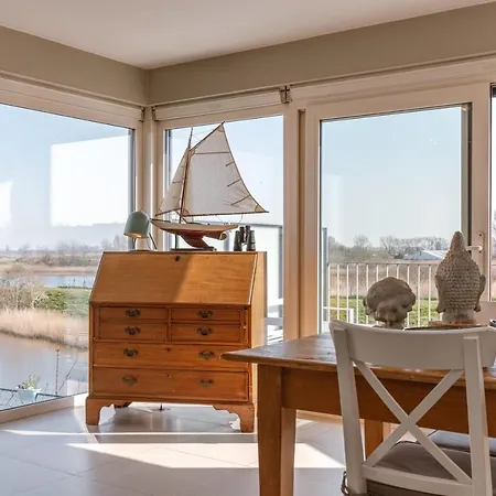 Fantastic, Spacious Holiday By The Water In * ניופורט